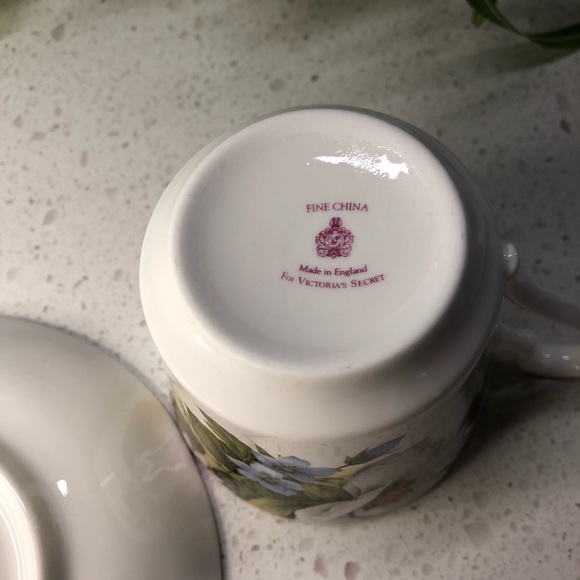 Victoria’s Secret teacup & saucer set - collector’s item, limited edition - Picture 8 of 11